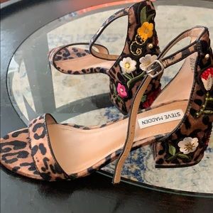 Steve Madden embroidered heels